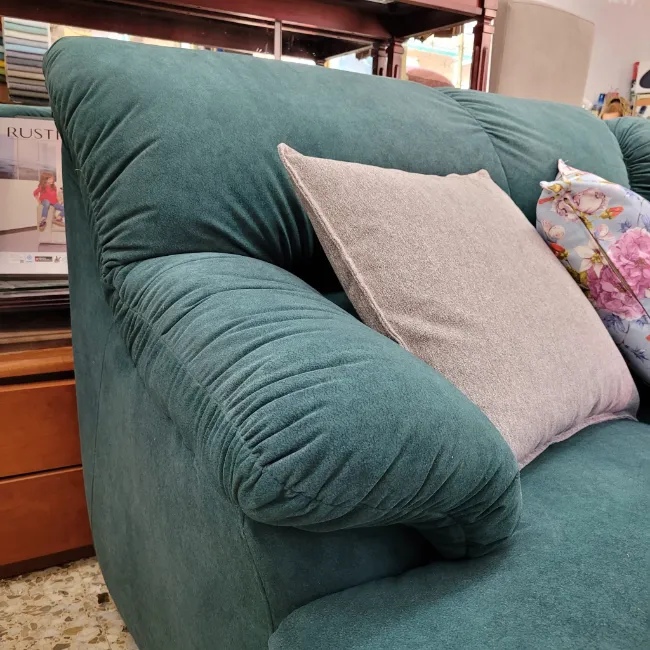 Tapicería Ascao detalle sofa verde con cojines